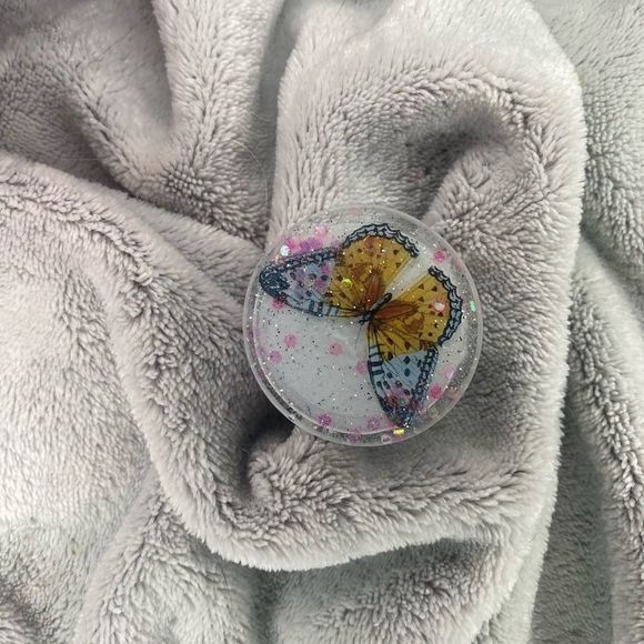 Yellow butterfly phone grip - Picture 7 of 8